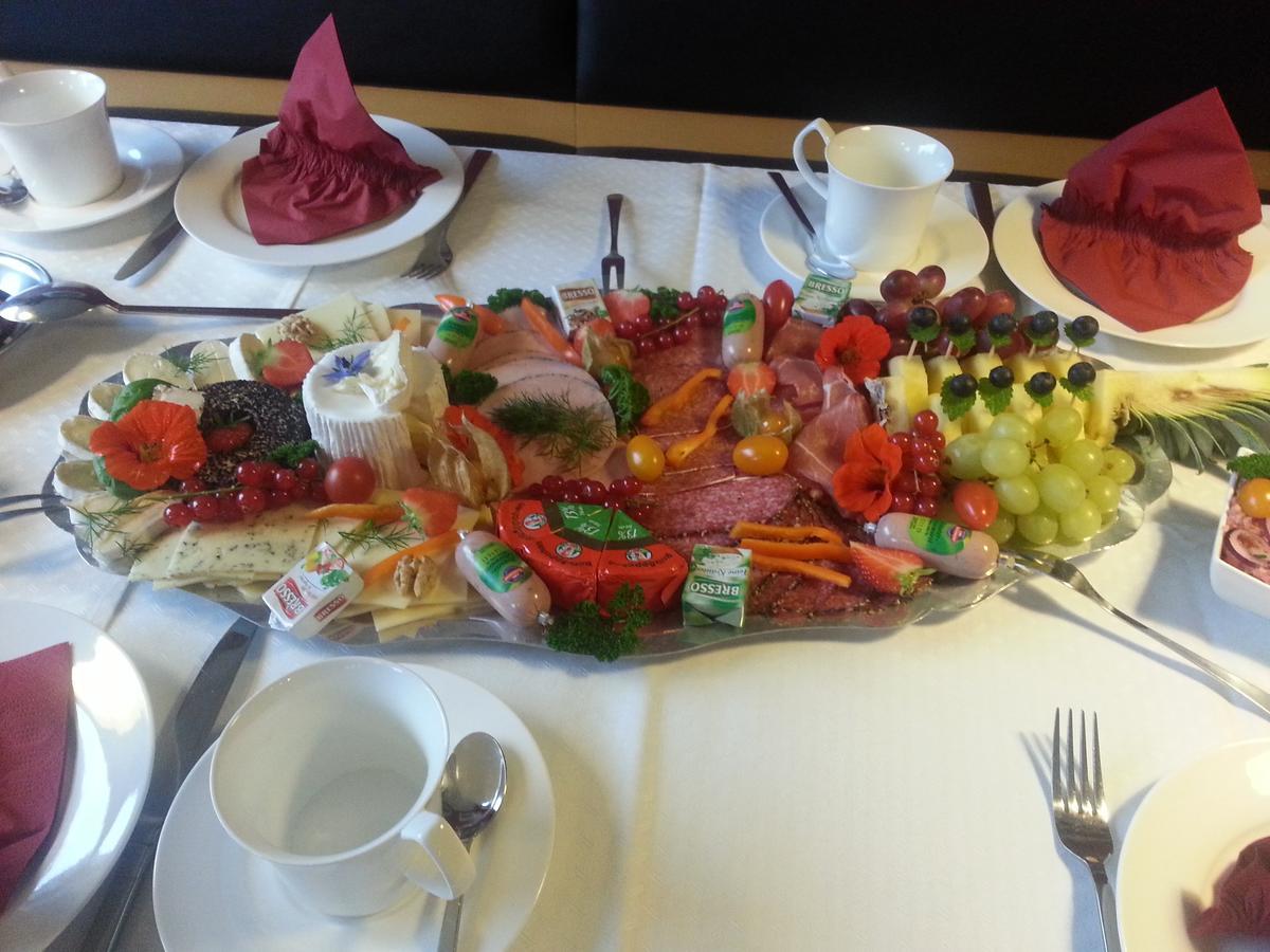Sanitz Cafe Pension Steffen מראה חיצוני תמונה